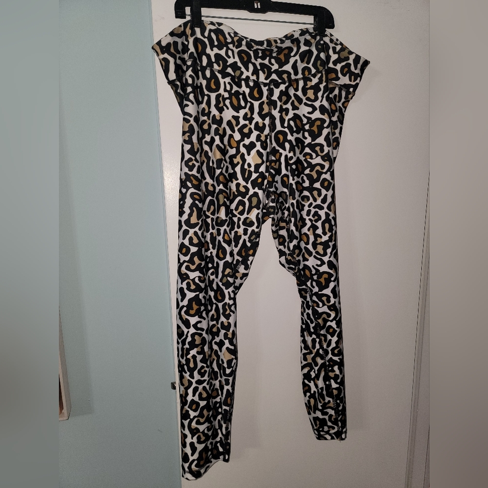 NEW NWOT Swimsutsforall Plus Size Animal Print Leggings Size 22